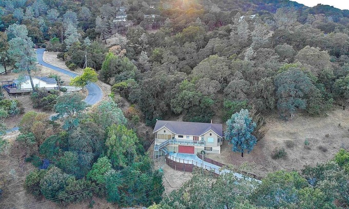 Napa House | “CASA PRIVADA” A Grand Napa Wine Country Retreat