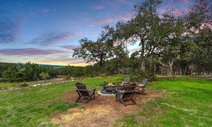Wimberley Cabin | Casa Robles- Mockingbird I Couples, stargazing