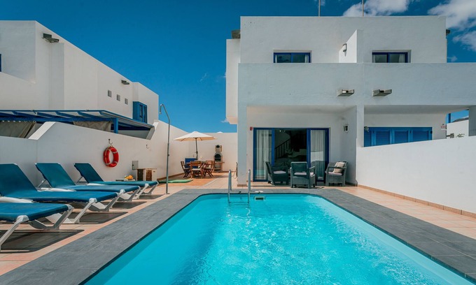 Playa Blanca Villa | Casa Roper is a lovely villa located near to Marina Rubicon.