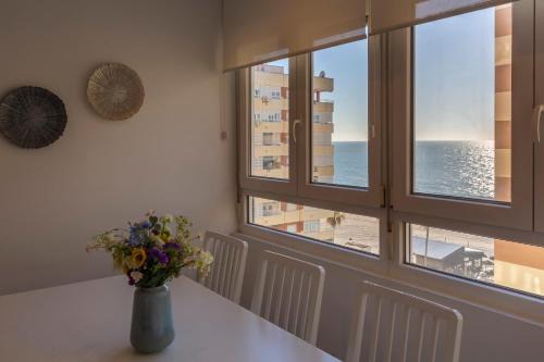 Cadiz Apartment | Casa Ros-PLAYA free parking by Cadiz4Rentals