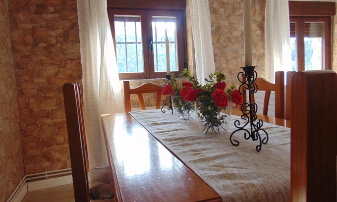 La Casa de la Noguera House | Casa Rural La Caseta