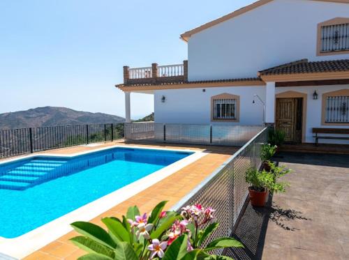 La Cala del Moral Apartment | Casa Rural villa con piscina y parking olias 12