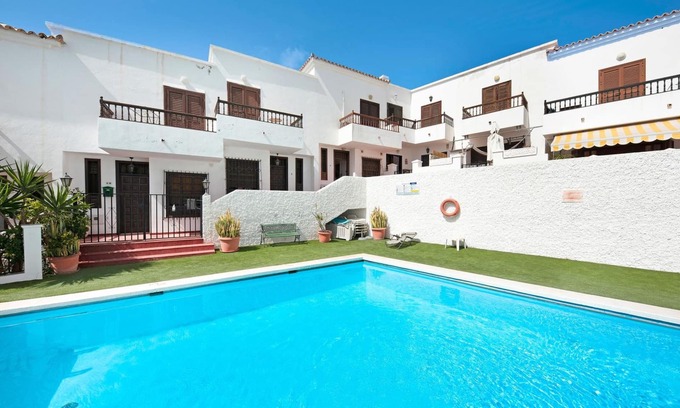 Chayofa House | Casa Sarita - The Holiday Paradise with a Cheerful Vibe