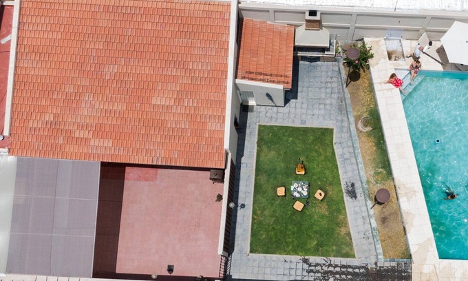 Guaymallen House | Casa Syrah: Lodging with parking, games room and swimming pool.