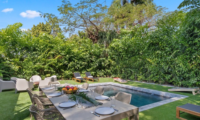 Coral Way House | Casa Tropical*West Brickell*Boho*Pool*5Beds
