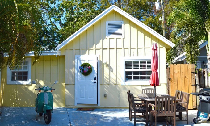 Grandview Heights Cottage | Casa Tua: Charming House in Downtown West Palm Beach!