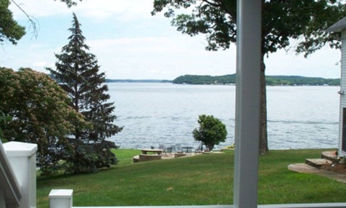 Gravois Mills House | Casablanca - Newly Remodeled Family Home With Main Channel View of the Lake 7MM