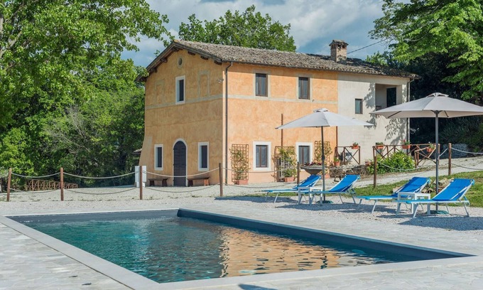 Spoleto Villa | Casale Andrea 16 - Seven Bedroom Villa, Sleeps 16