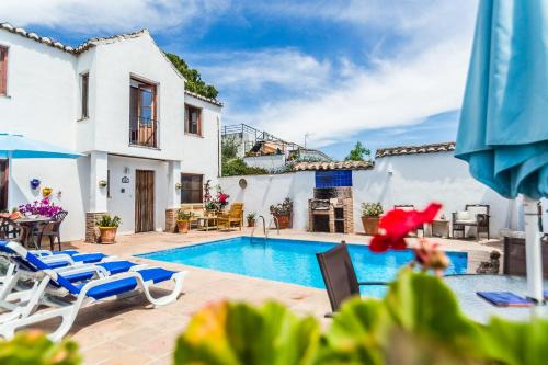 Pinos del Valle House | Casas Mundo Sol y Luna - 3 houses with pool, wifi & AC - Andalusia