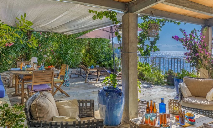Erbalunga Ski Chalet | Casatta Ricci, house on the water with direct access to the sea