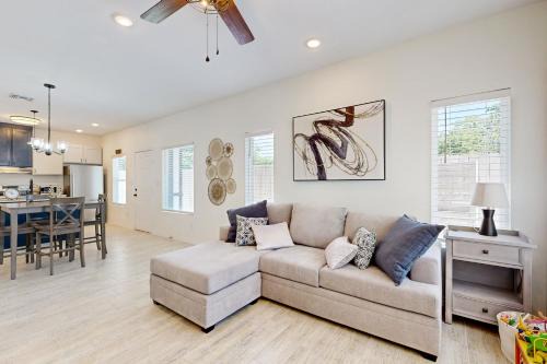 San Antonio Apartment | Casita Cattleman Square #103