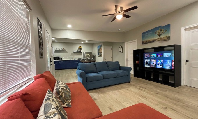 San Antonio House | Casita Near Downtown - Free Parking & Patio