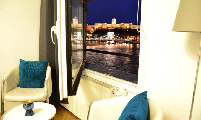 Belvaros - Lipotvaros Apartment | Castle and Danube Panorama
