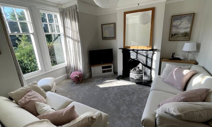 Conwy Cottage | Castle Cottage in Conwy - 2 minute walk into Conwy yet has delightful garden