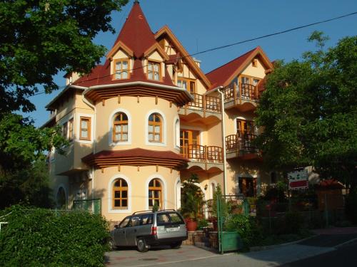 Balatonfured House | Castle house