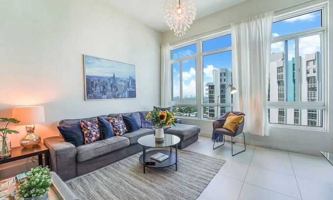 Miami Beach Condo | Castle PH11 Penthouse with bay views, Balcony, Pool, Gym & Free parking. Steps from the beach.