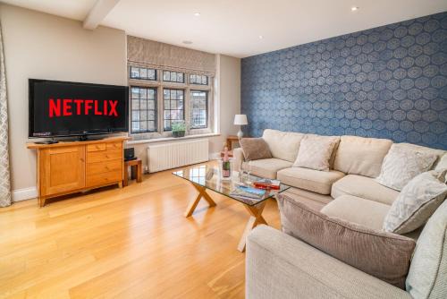 Eton Apartment | Castle Properties:Eton-The College