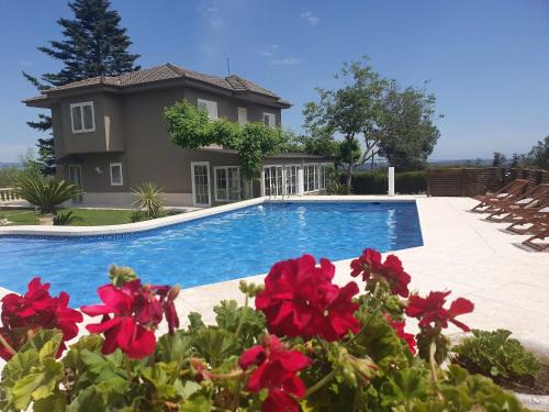 Alcover Villa | Catalunya Casas Close to Salou and just steps from the village!