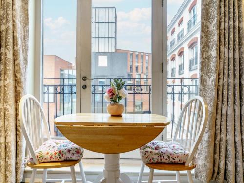Cathedral Quarter Apartment | Cathedral Quarter City Centre Walk Everywhere Pass the Keys