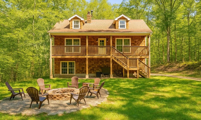 Catskill House | Catskill Cabin with Fire Pit & Brilliant Fall views