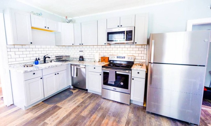 West Saugerties House | Catskill Mtn Farmhouse close to Woodstock
