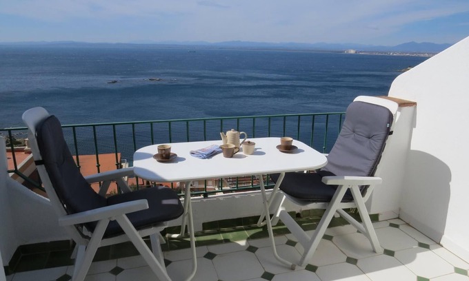 Almadraba-Canyelles Cottage | CB. Semi-detached house with incredible sea view and community pool.