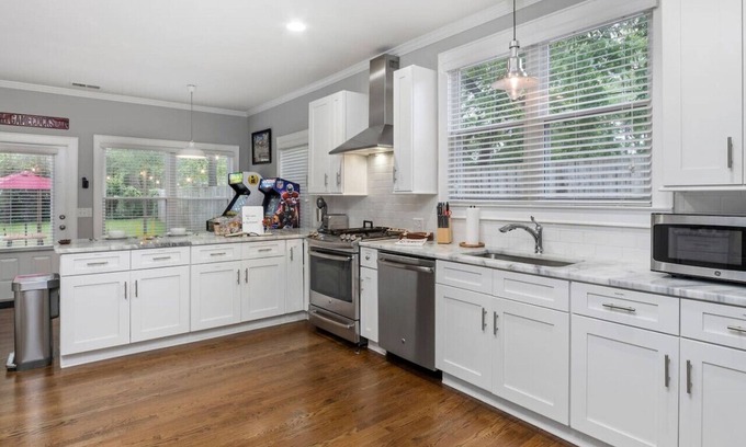 Rosewood House | CB90 Clubhouse: USC, Ft Jackson, Downtown Columbia