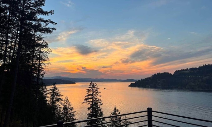 Coeur d'Alene Cottage | CDA Lakeview Escape - The Healing House Collective