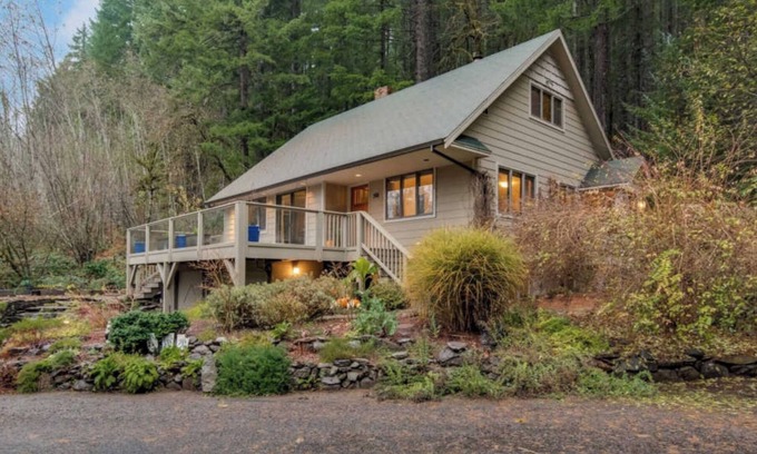 Carson House | Cedar Creek Sanctuary. 3br on Nat. Forest Land. Outdoor adventure basecamp.