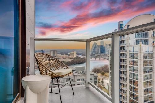 Rainey Street Historic District House | Cedar Door by AvantStay Brand New Condo Room in Austin w Amazing Amenities