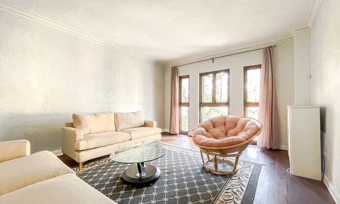 Cleveland Apartment | Cedar Fairmount District - Walking distance to shops & restaurants