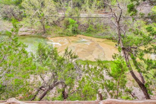 Davis Apartment | Cedar Falls Cabin 3 Next to Turner Falls Park