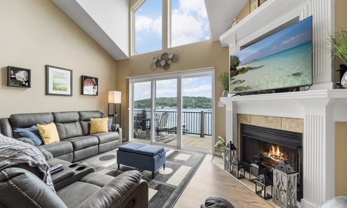 Camdenton Condo | Cedar Heights - Spacious 5 Bdrm Lakeview Condo