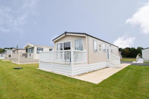 Allerthorpe Cabin | Cedar Lodge With Hot Tub
