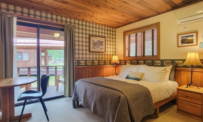 Mazama House | Cedar - pet-friendly room at The Inn At Mazama