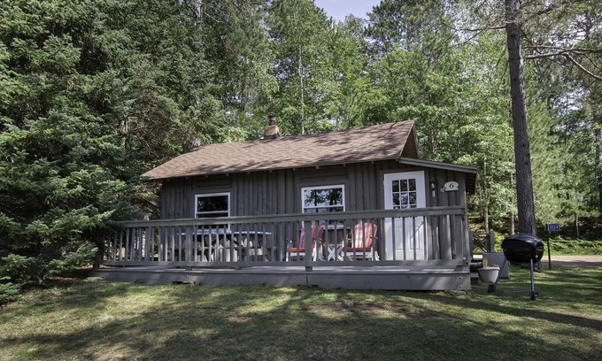 St Germain Cabin | Cedaroma Lodge Cabin #6 Little St Germain Lake Northern Wisconsin Cabin