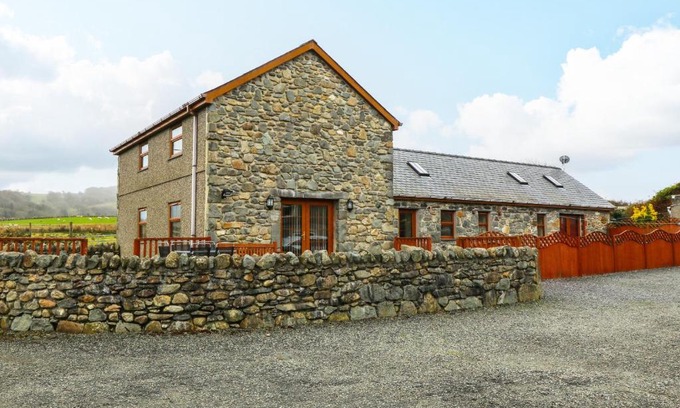 Garndolbenmaen House | Cefn-Yr-Efail