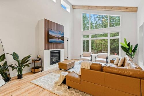 Dwight House | Celestial Cottage with HotTub, Cold Plunge,Games