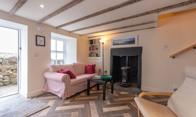 Cellardyke House | Cellardyke 3-Bed Cottage, Sleeps 6 by Seafront