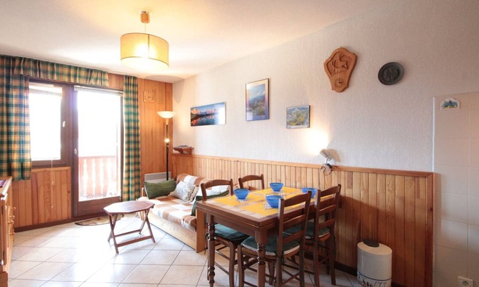 Les Carroz-d'Araches Apartment | Central 2-room apartment with parking near slopes for 4 people