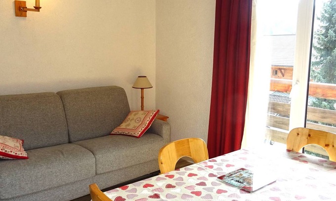 Les Gets Apartment | Central 2-Room Apartment - Sleeps 5 - Close to Slopes & Shops - Bright, Comfortable, with Garage