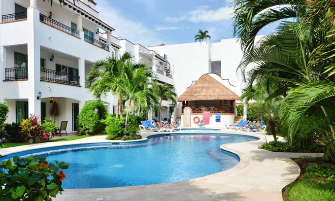 Gonzalo Guerrero Condo | Central 2BR, Private Roof, Large Pool, Dedicated Parking, Fast Wi-Fi, Smart TV