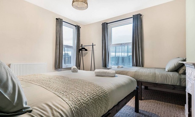 Nottingham House | Central 3 bedroom House with Parking