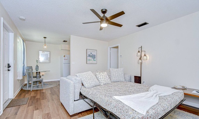 Pinellas Park Apartment | Central Apt: Heated Pool, W/D on Site