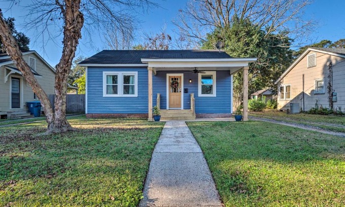 Lafayette House | Central Cottage with Grill, 1 Mi to Cajun Field