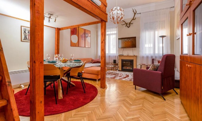 Palace District Apartment | Central Design Apartment
