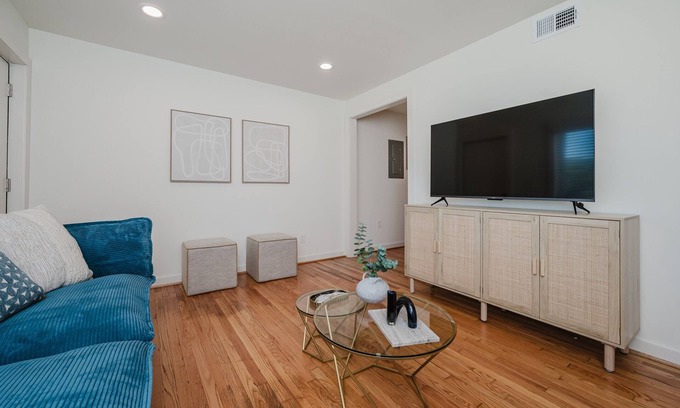 Civil Rights Historic District Condo | Central Duo Suites- Ample Parking/King Beds/Groups