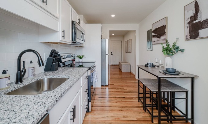 Civil Rights Historic District Condo | Central Duo Suites B & C- Groups/Parking/King Beds