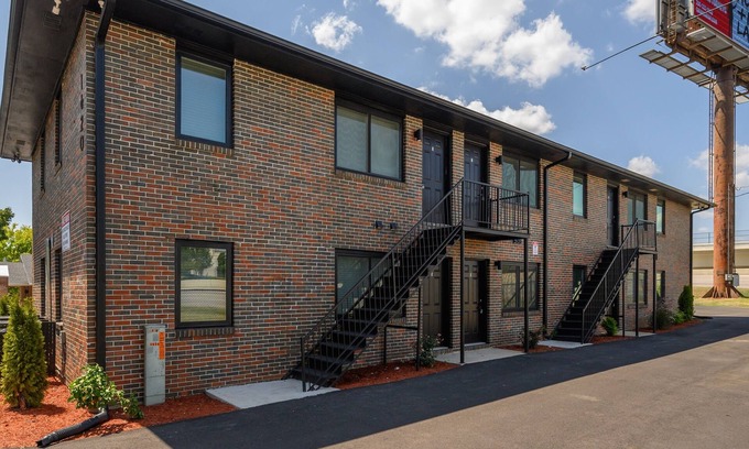 Civil Rights Historic District Condo | Central Duo Suites - Big Groups/Parking/Queen Beds