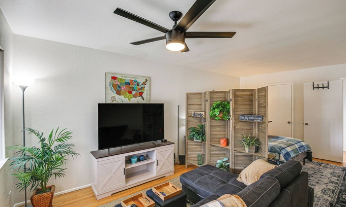 North Pine Apartment | Central & Executive-Style Oasis in Long Beach!